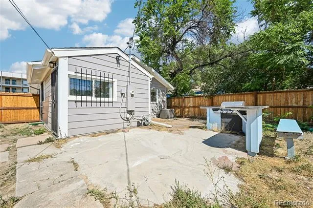 1568 Beeler Street Aurora, CO 80010