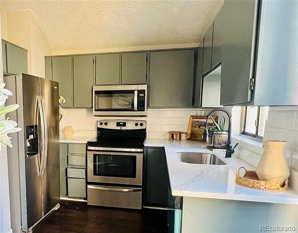 10107 E Peakview Avenue Englewood, CO 80111