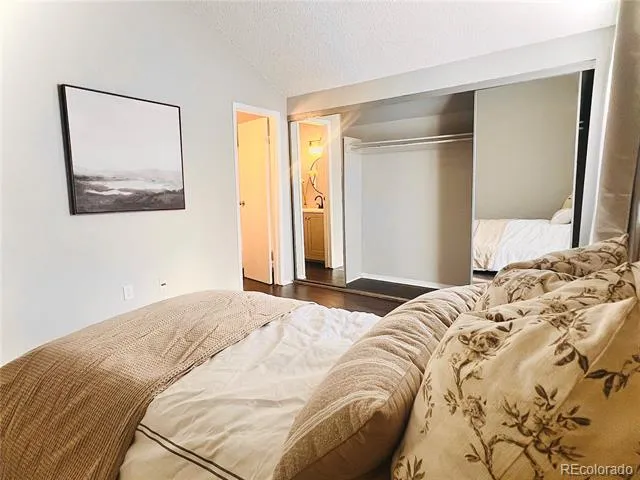10107 E Peakview Avenue Englewood, CO 80111