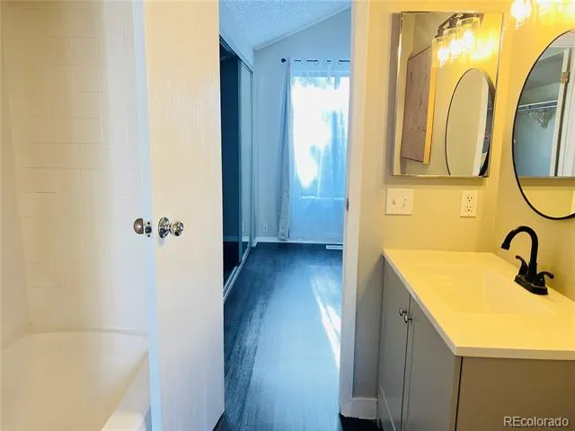 10107 E Peakview Avenue Englewood, CO 80111