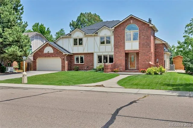 1147 Twin Peaks Circle Longmont, CO 80503