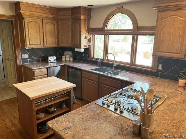 1147 Twin Peaks Circle Longmont, CO 80503