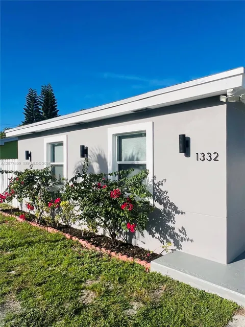 1332 NW 3rd Ave