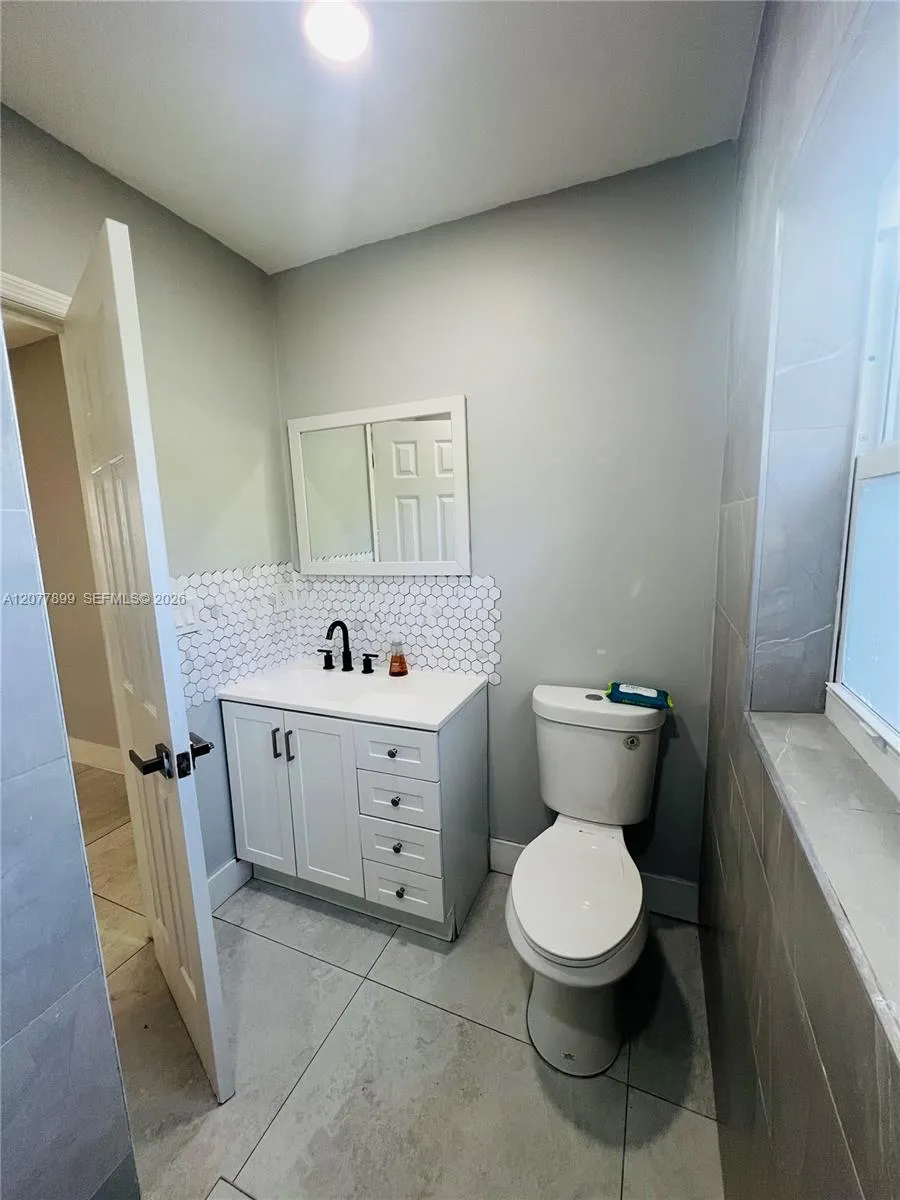 1332 NW 3rd Ave Fort Lauderdale, FL 33311
