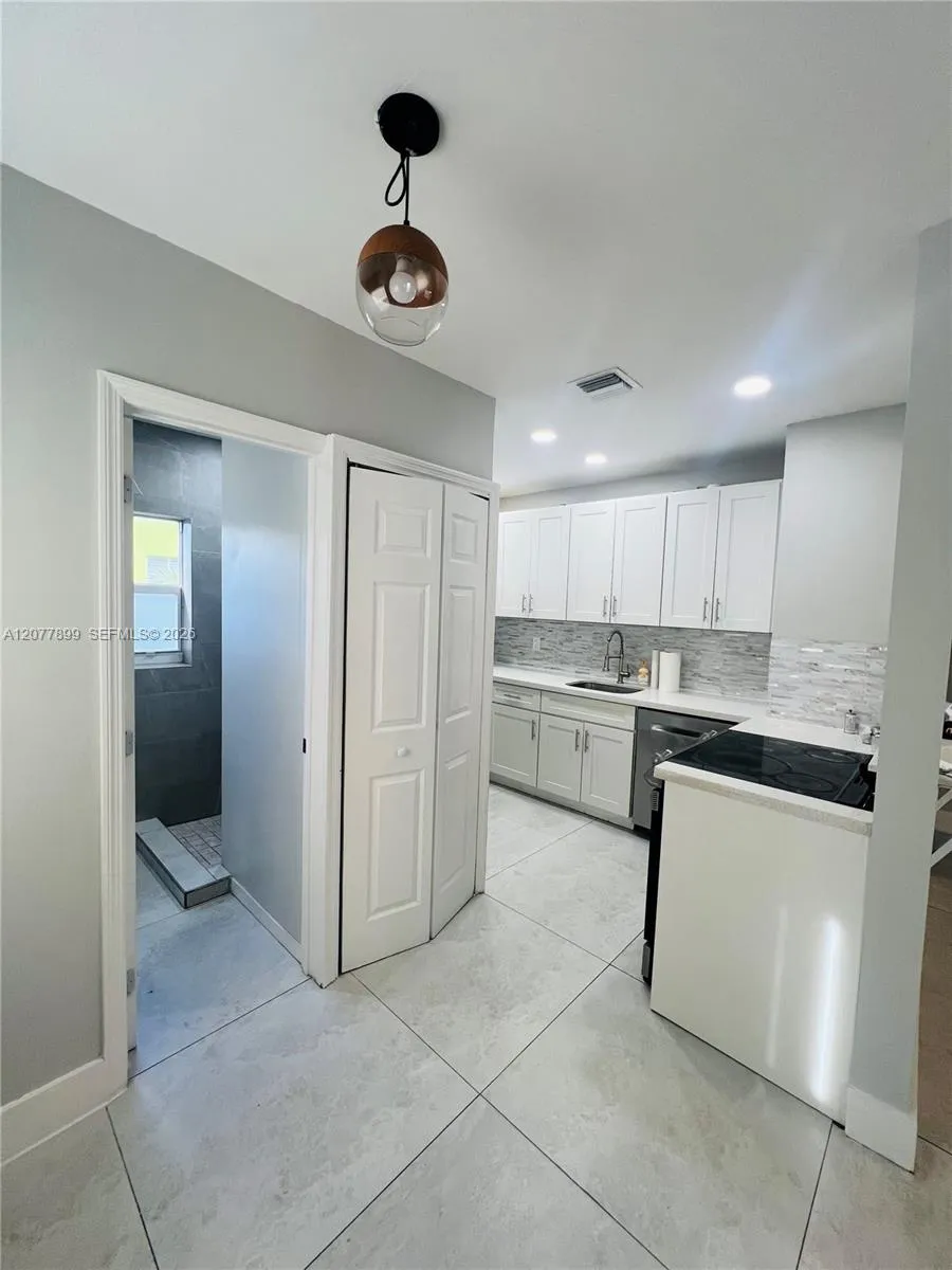 1332 NW 3rd Ave Fort Lauderdale, FL 33311