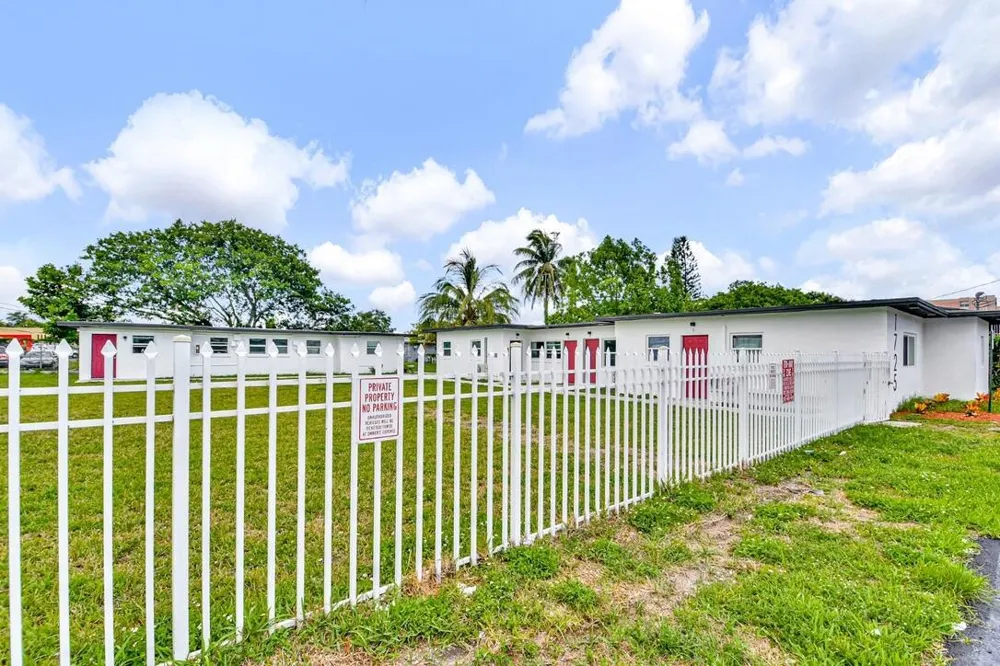 1725 NE 148TH STREET #2 Miami, FL 33181