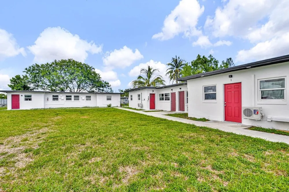 1725 NE 148TH STREET #2 Miami, FL 33181