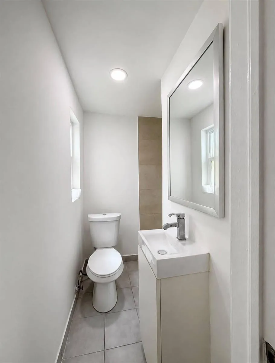 1725 NE 148TH STREET #2 Miami, FL 33181
