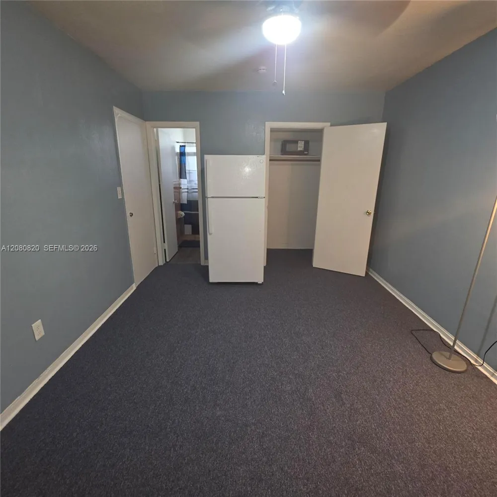 28 NW 170th St #2 North Miami Beach, FL 33169
