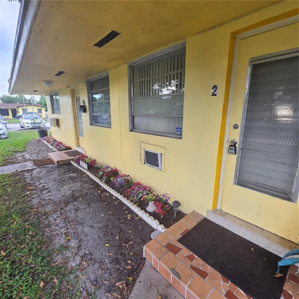 28 NW 170th St #2 North Miami Beach, FL 33169