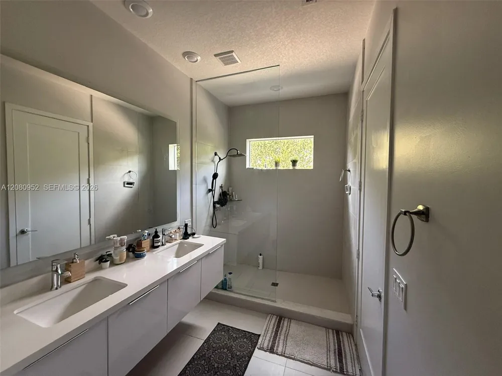 10448 NW 67th St #10448 Doral, FL 33178