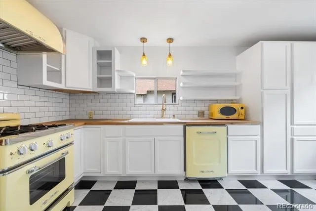 129 Ruxton Avenue Manitou Springs, CO 80829