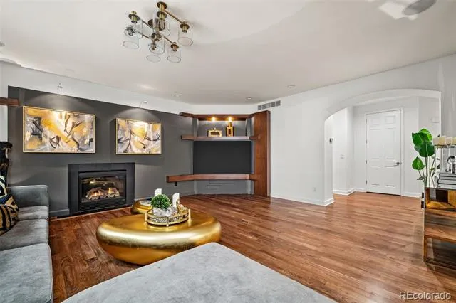 6072 S Paris Street Greenwood Village, CO 80111