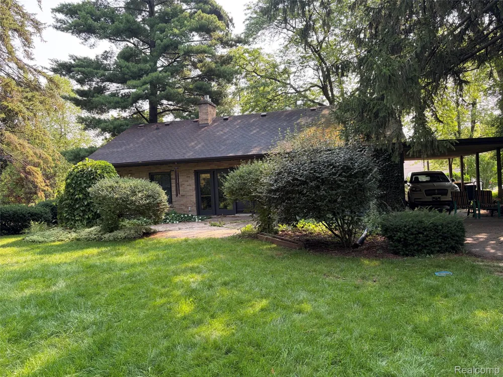 806 S Oakland Street St Johns City, MI 48879