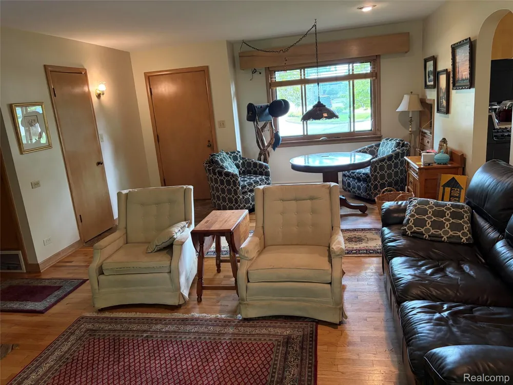806 S Oakland Street St Johns City, MI 48879
