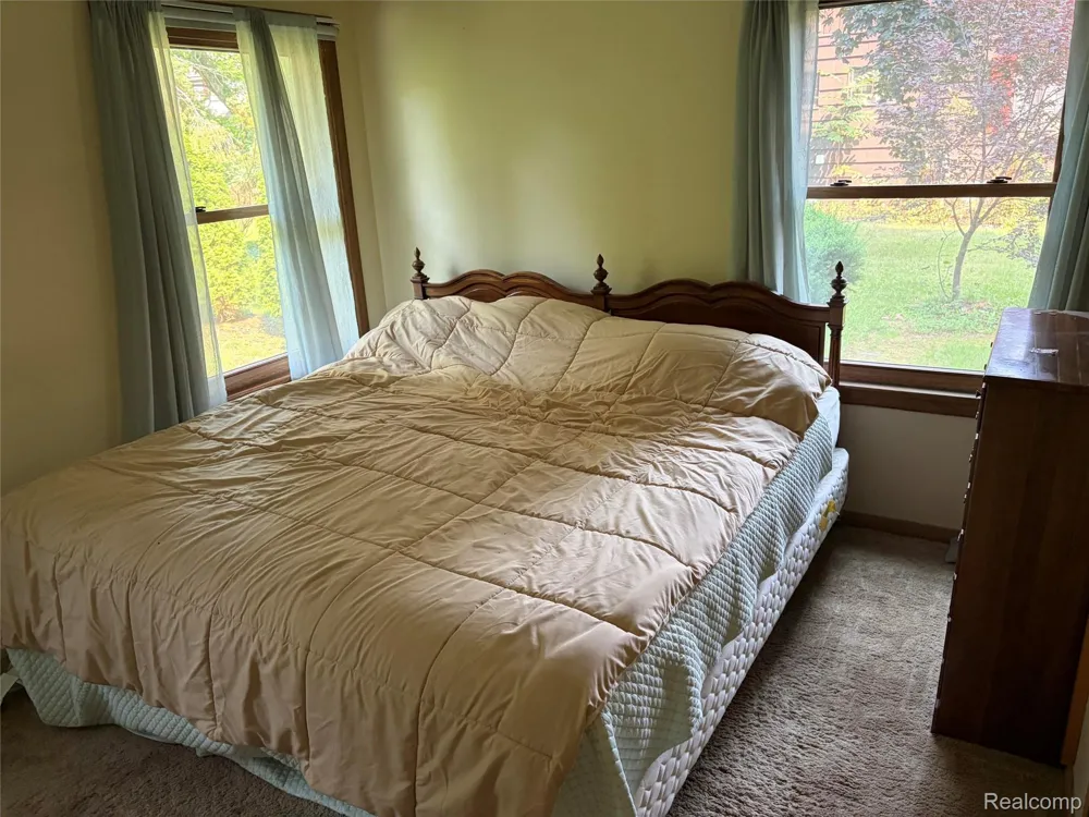 806 S Oakland Street St Johns City, MI 48879