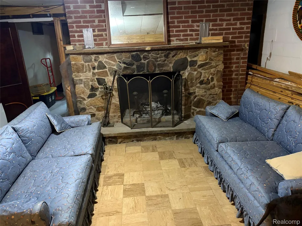 806 S Oakland Street St Johns City, MI 48879