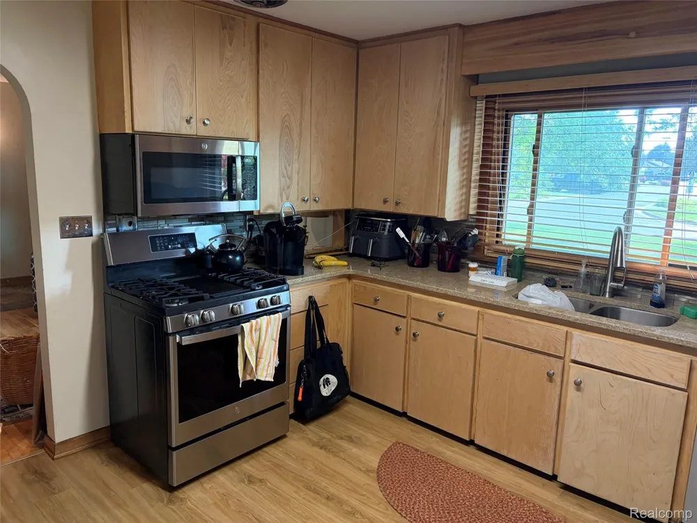 806 S Oakland Street St Johns City, MI 48879