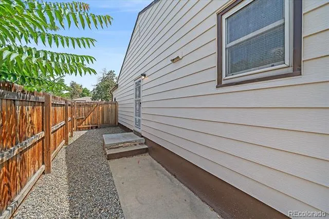 2357 Nome Street Aurora, CO 80010