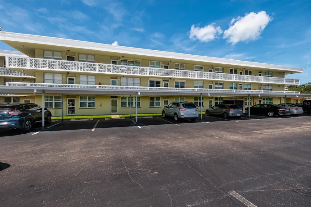 4890 BAY STREET NE #128 St Petersburg, FL 33703