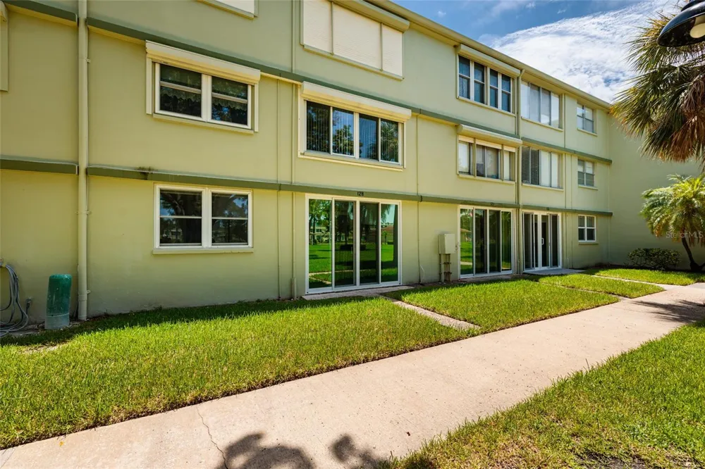4890 BAY STREET NE #128 St Petersburg, FL 33703