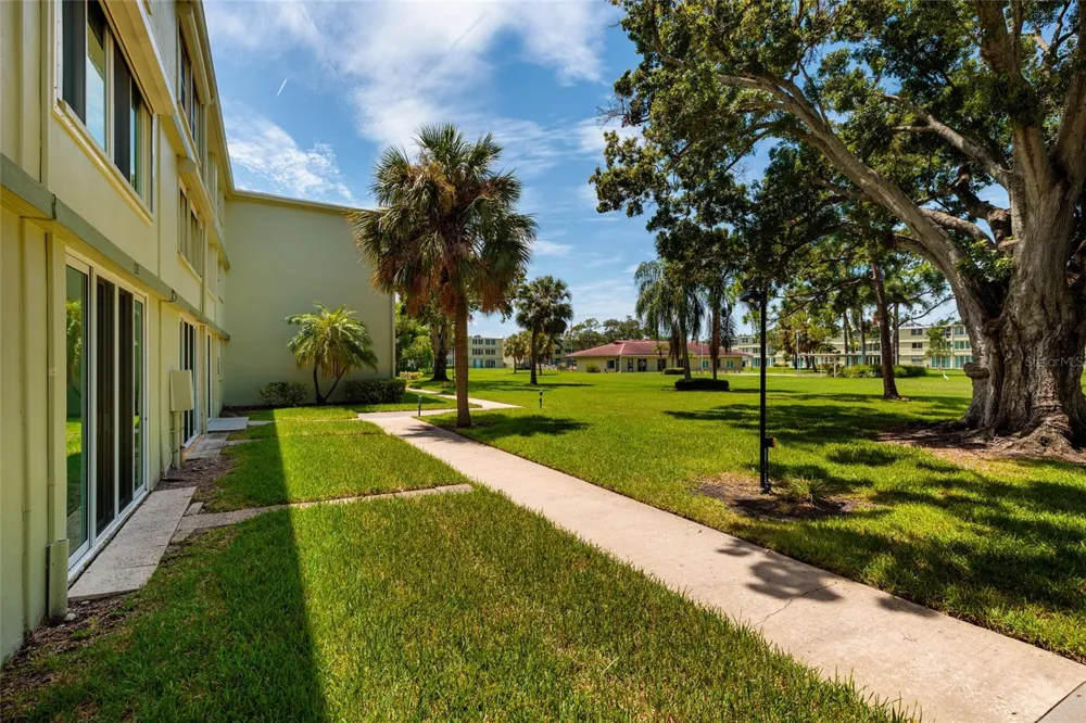 4890 BAY STREET NE #128 St Petersburg, FL 33703