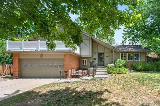 1658 S Ironton Street Aurora, CO 80012