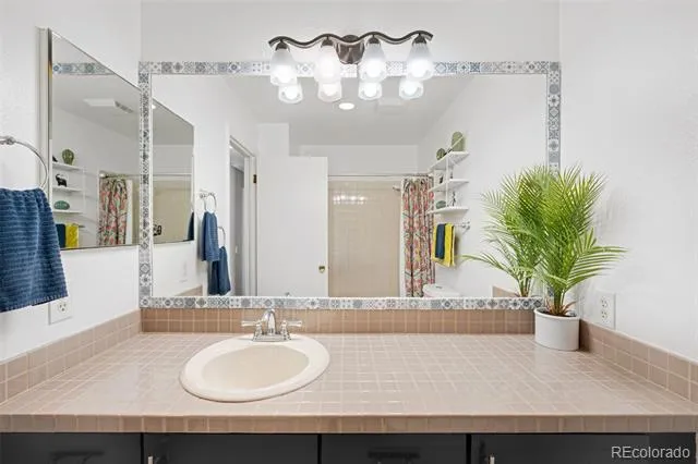 1658 S Ironton Street Aurora, CO 80012