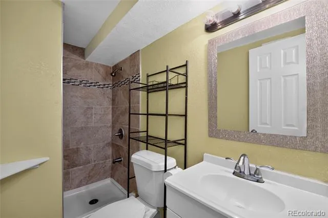 11521 E 1st Avenue Aurora, CO 80010