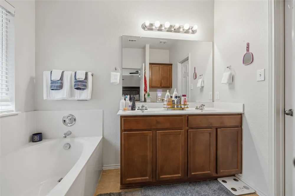 11607 Eric Heiden Court Austin, TX 78748