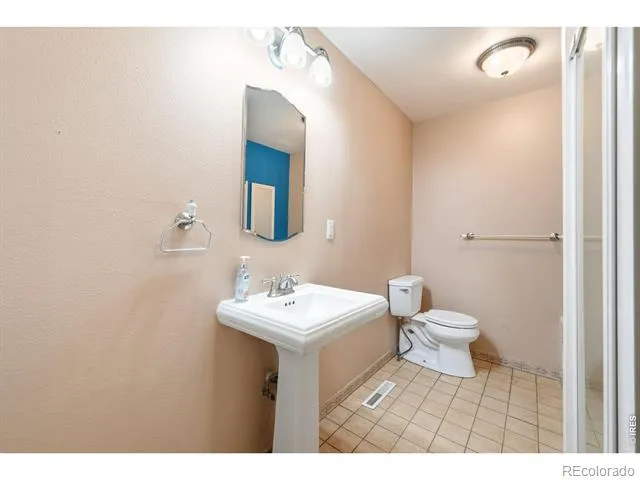 2612 Mountain View Avenue Longmont, CO 80503