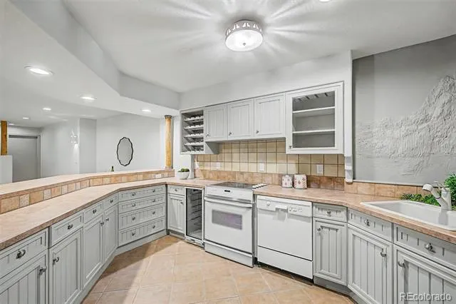1519 E Maplewood Court Littleton, CO 80121