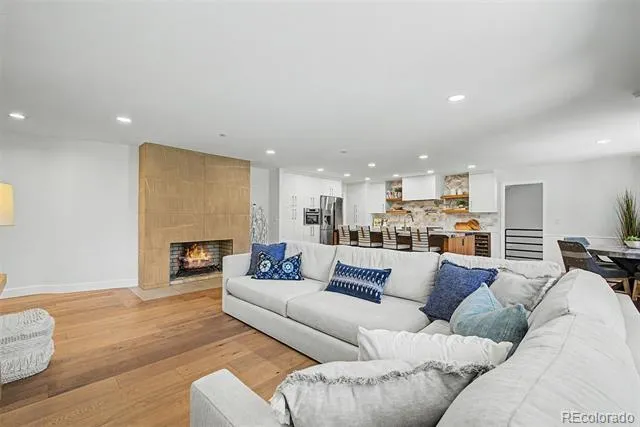 1519 E Maplewood Court Littleton, CO 80121