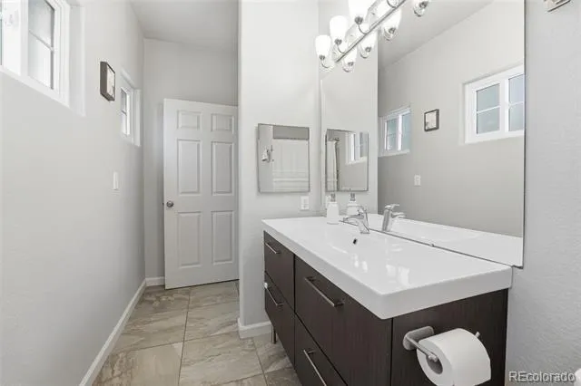 1672 W Canal Circle #411 Littleton, CO 80120