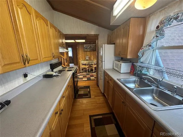 15 Dogie Trail Florissant, CO 80816