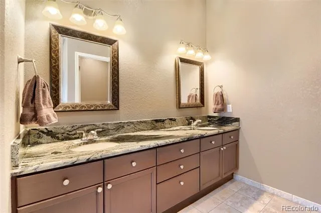 10083 Oak Leaf Way Littleton, CO 80129