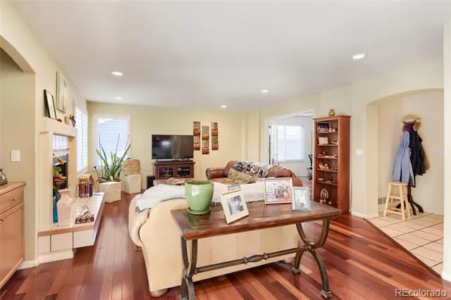 10083 Oak Leaf Way Littleton, CO 80129