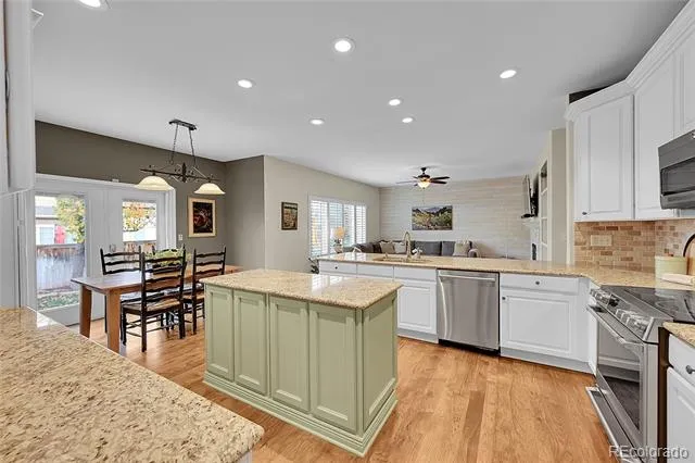 9424 S Hackberry Lane Highlands Ranch, CO 80129