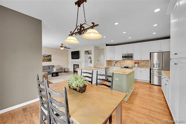 9424 S Hackberry Lane Highlands Ranch, CO 80129
