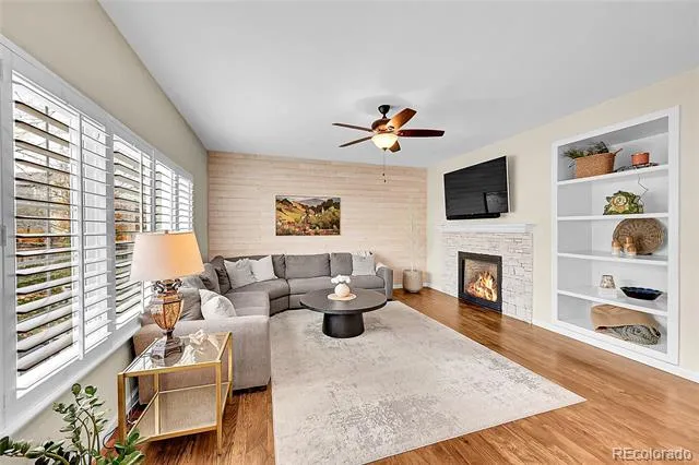 9424 S Hackberry Lane Highlands Ranch, CO 80129