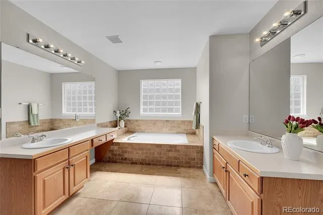 9424 S Hackberry Lane Highlands Ranch, CO 80129
