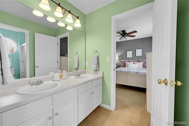 9424 S Hackberry Lane Highlands Ranch, CO 80129