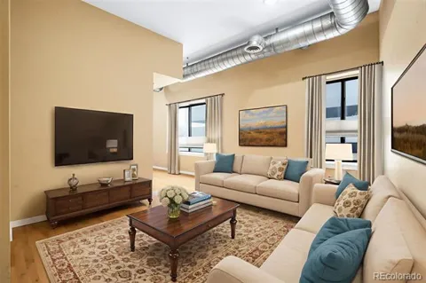 70 W 6th Avenue #206