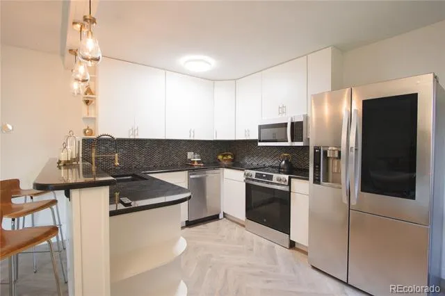 2150 S Vaughn Way #204D Aurora, CO 80014