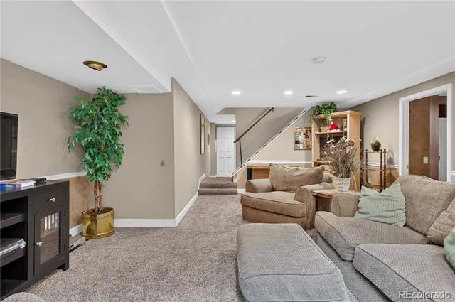 6371 E Dickenson Place Denver, CO 80222