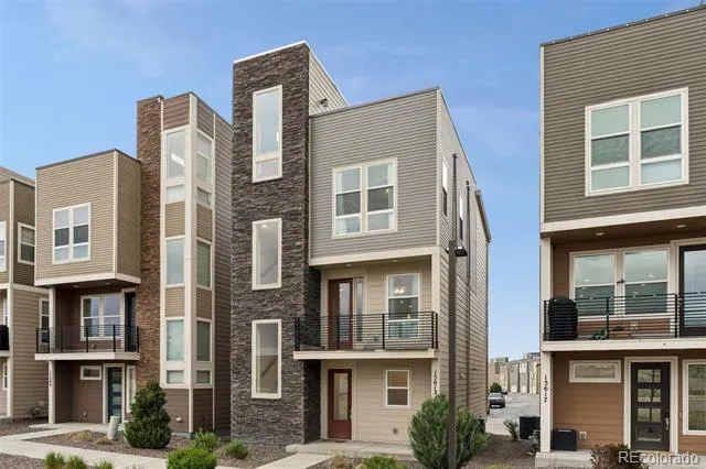 15613 E Broncos Place Englewood, CO 80112