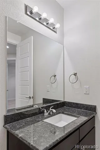 15613 E Broncos Place Englewood, CO 80112