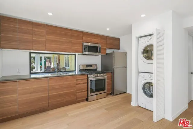 545 San Juan #3 Venice, CA 90291