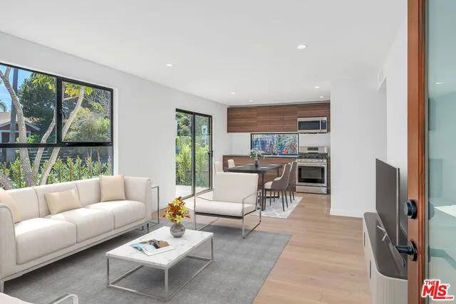 545 San Juan #3 Venice, CA 90291