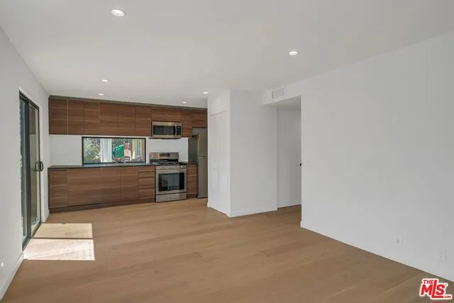 545 San Juan #3 Venice, CA 90291